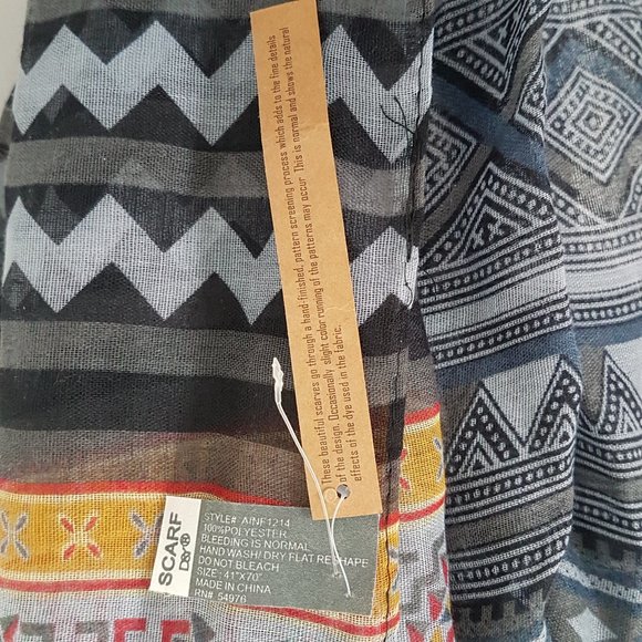 D&Y Figure 8 Multi-loop scarf - Picture 4 of 6